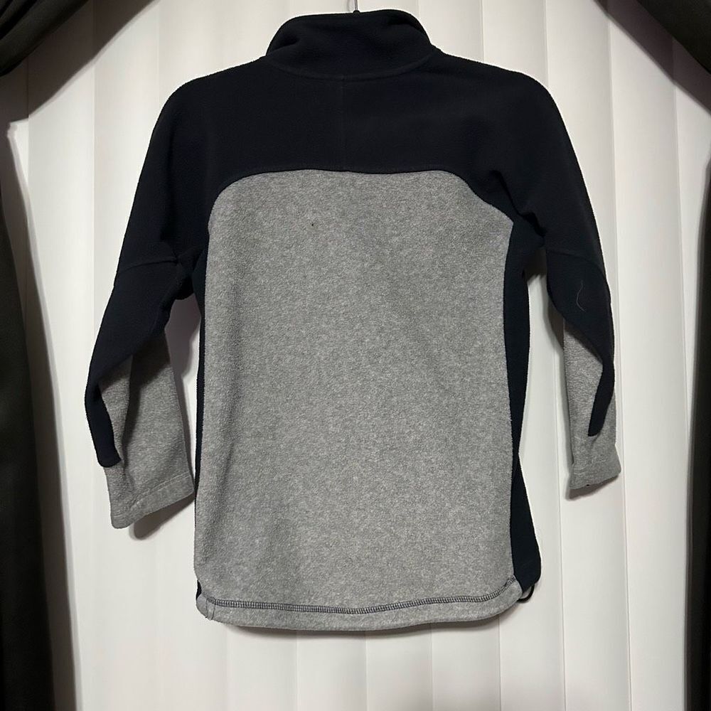 Gap boys sweater , 2 front zip pockets, 3/4 front zip, Black/grey - Picture 6 of 6